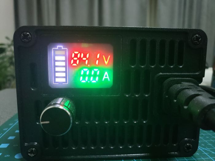 Зарядний пристрій для електроскутера 72v (84v) 12A / Штекер М23