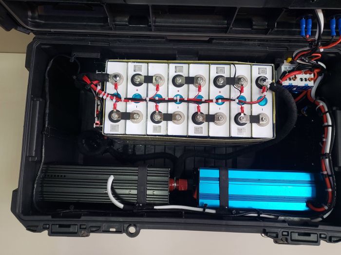 Зарядна станція AWATT ROC 2.5kWh/24/105